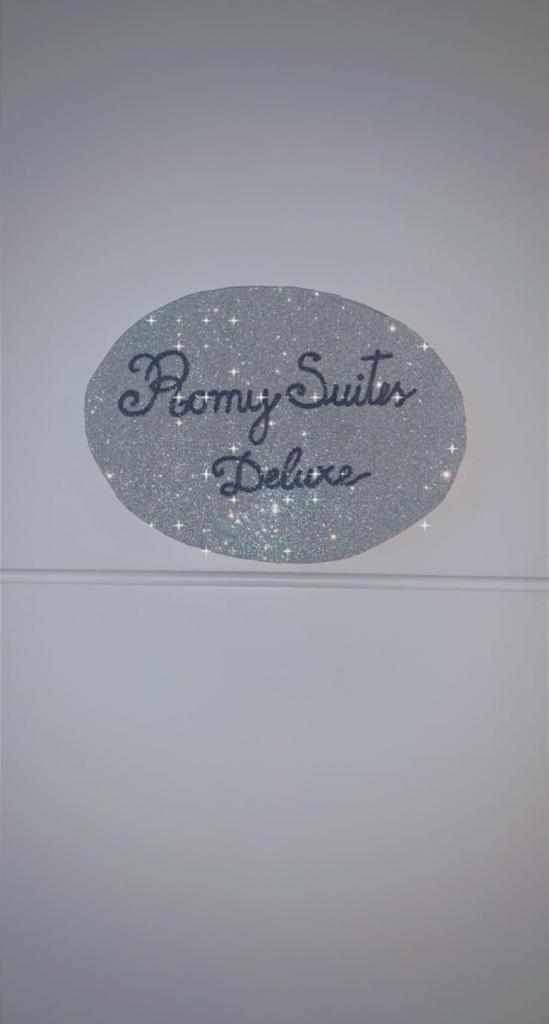 Romy Suites Deluxe Netanja Zimmer foto